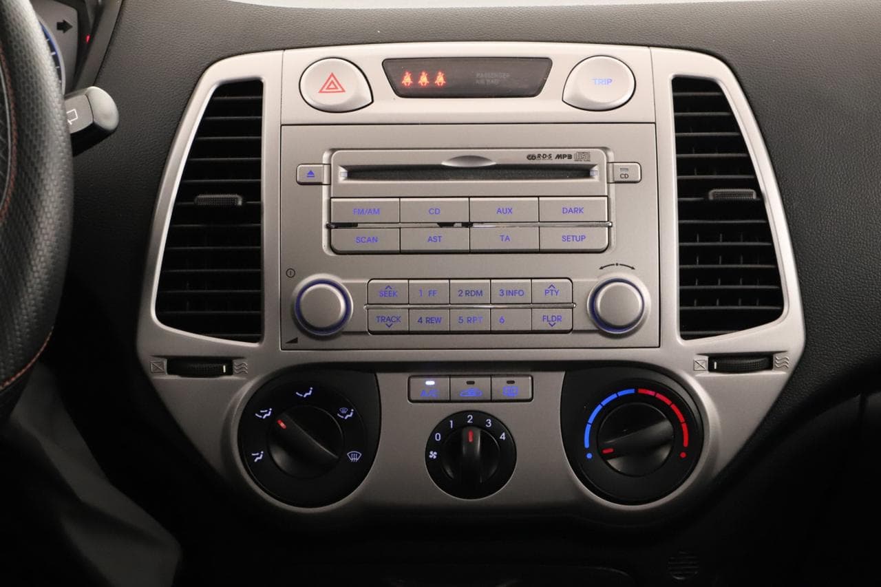 2011 Hyundai i20 - 28