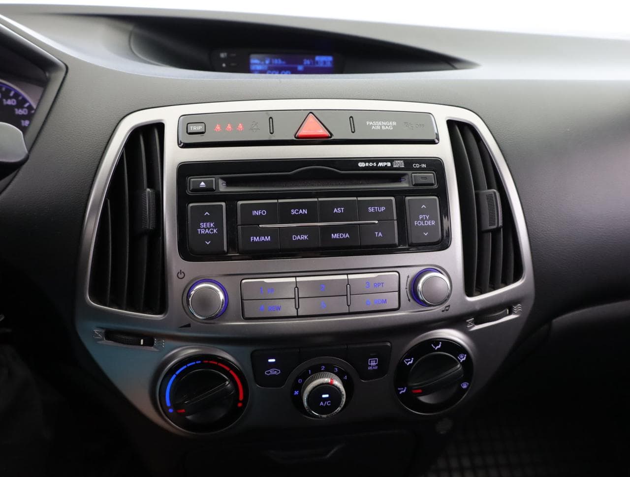 2014 Hyundai i20 - 26