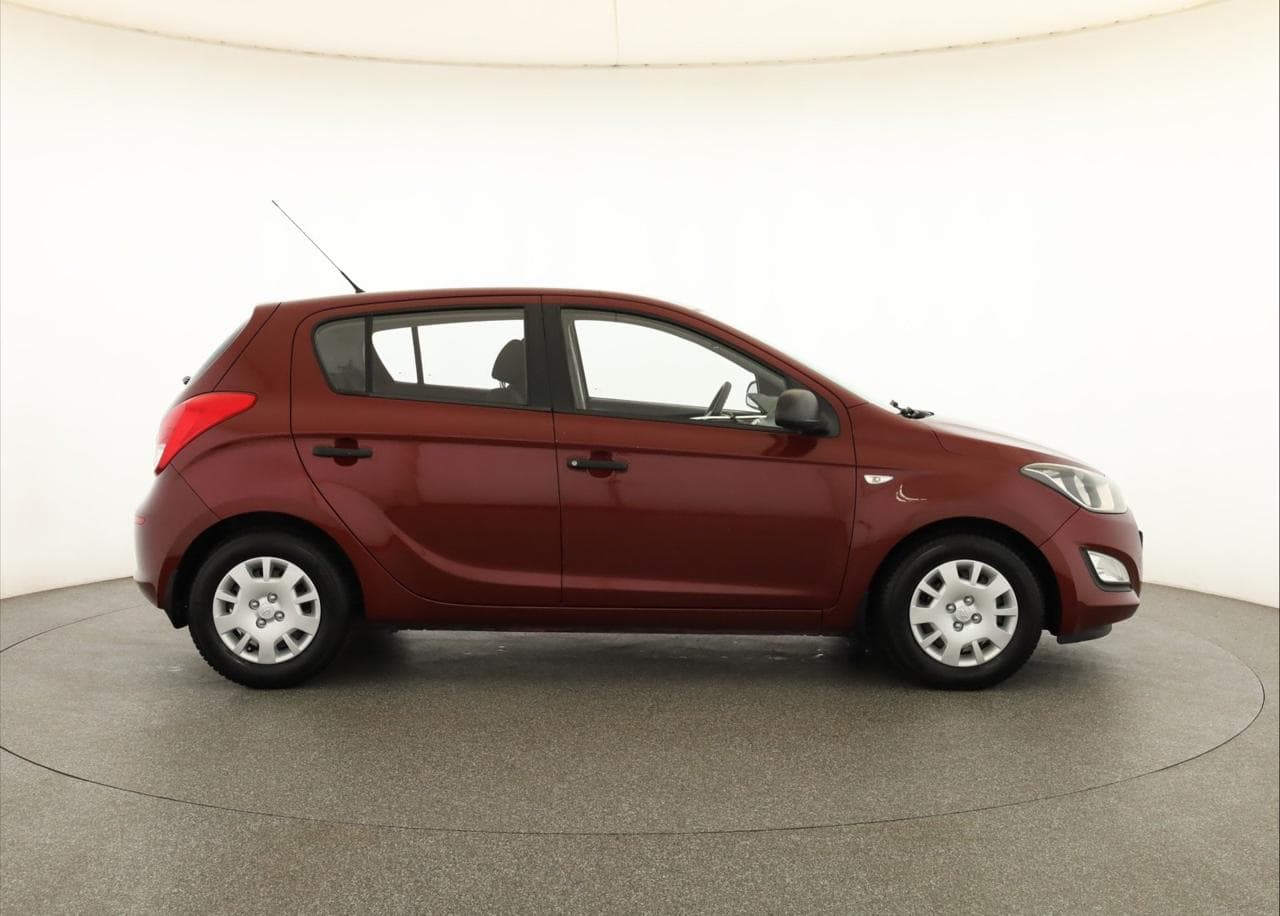 2014 Hyundai i20 - 14