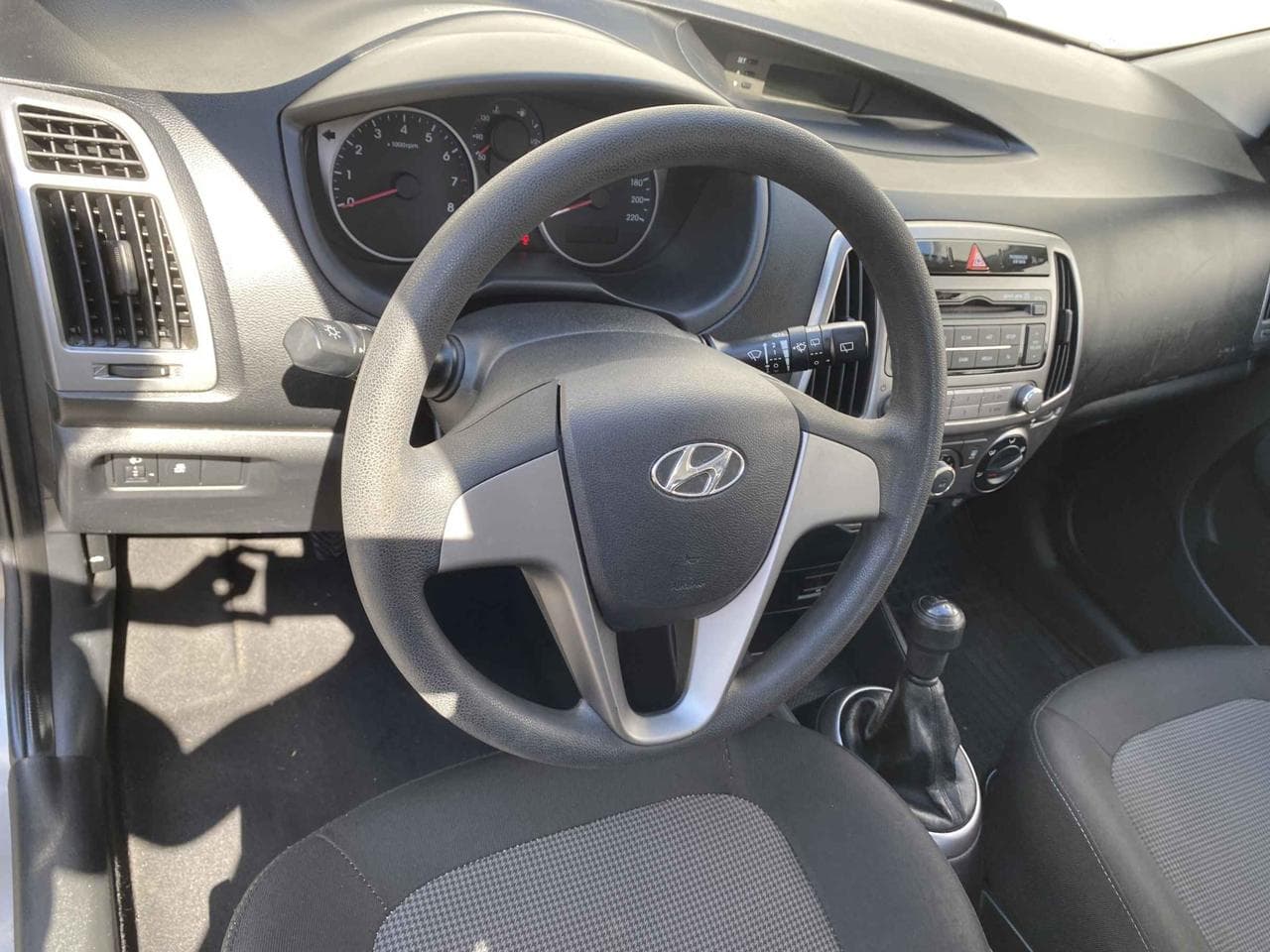 2013 Hyundai i20 - 21