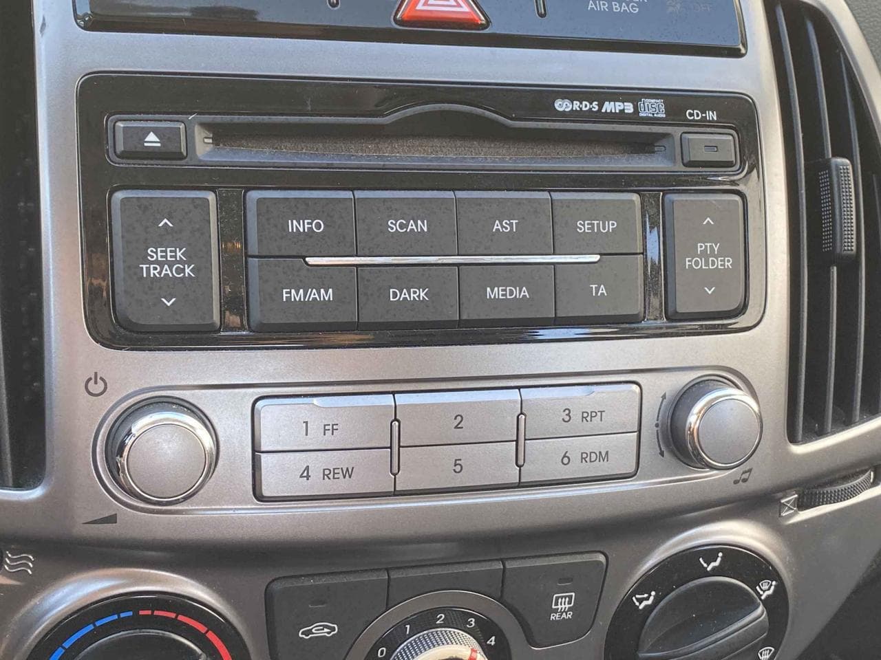 2013 Hyundai i20 - 25