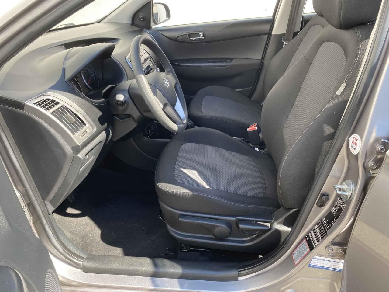 2013 Hyundai i20 - 15