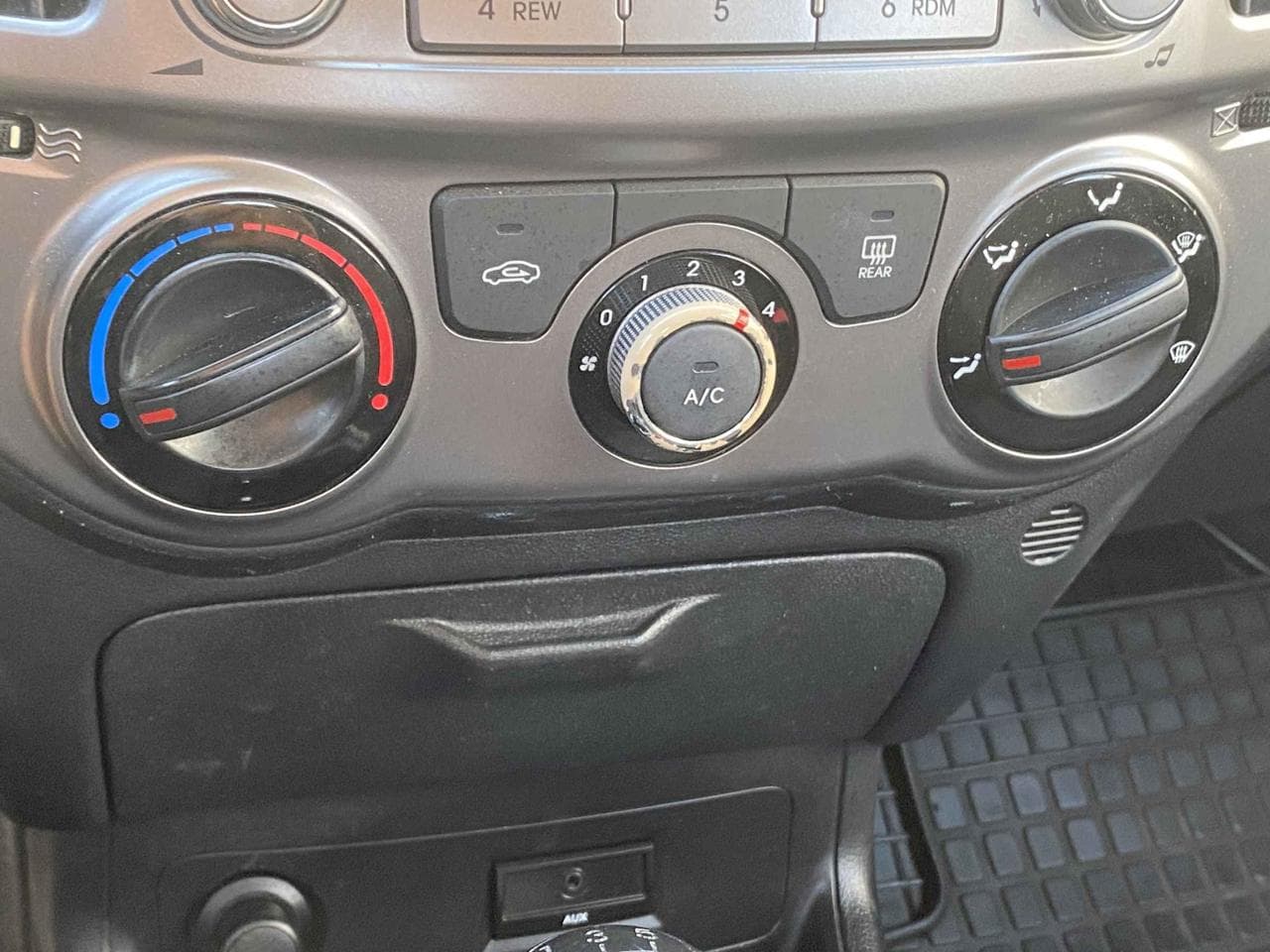 2013 Hyundai i20 - 23