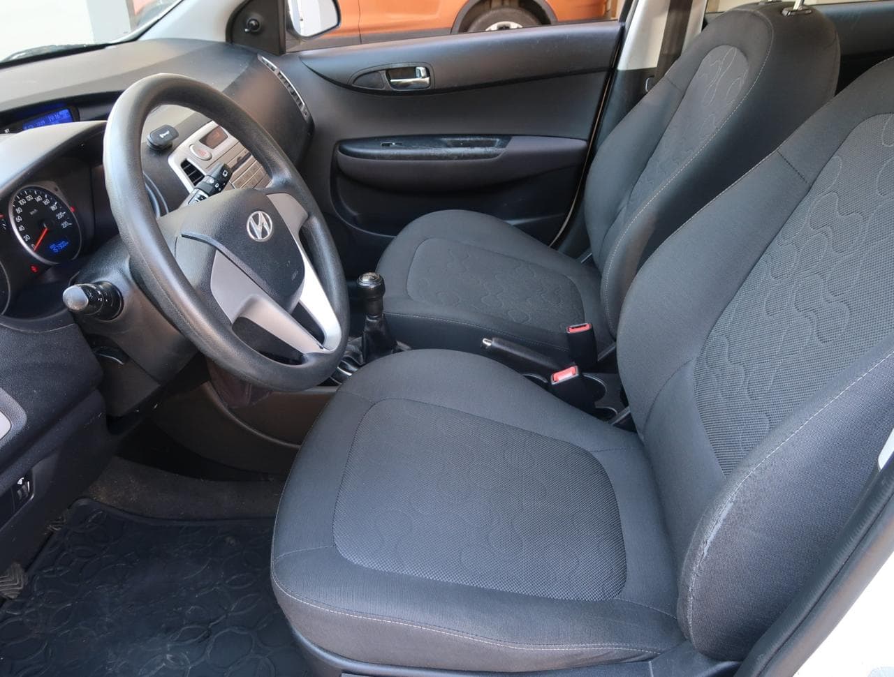 2011 Hyundai i20 - 30