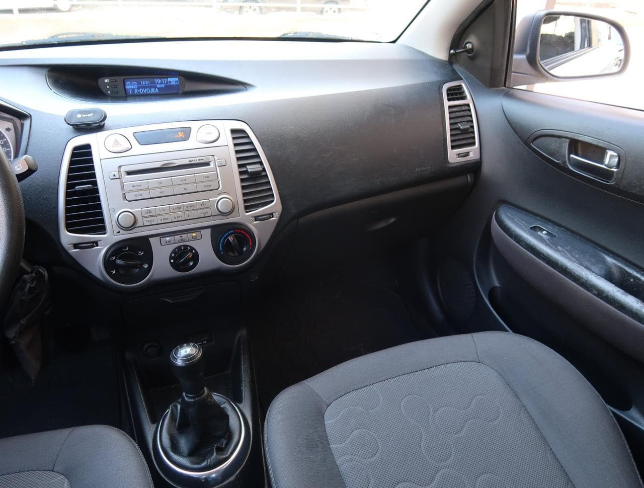 2011 Hyundai i20 - 21