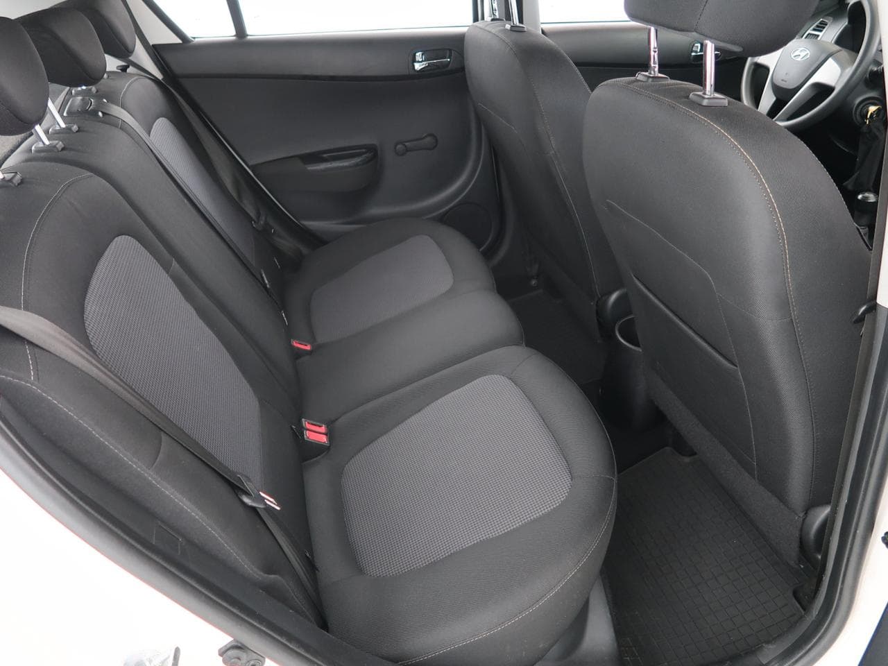 2013 Hyundai i20 - 25