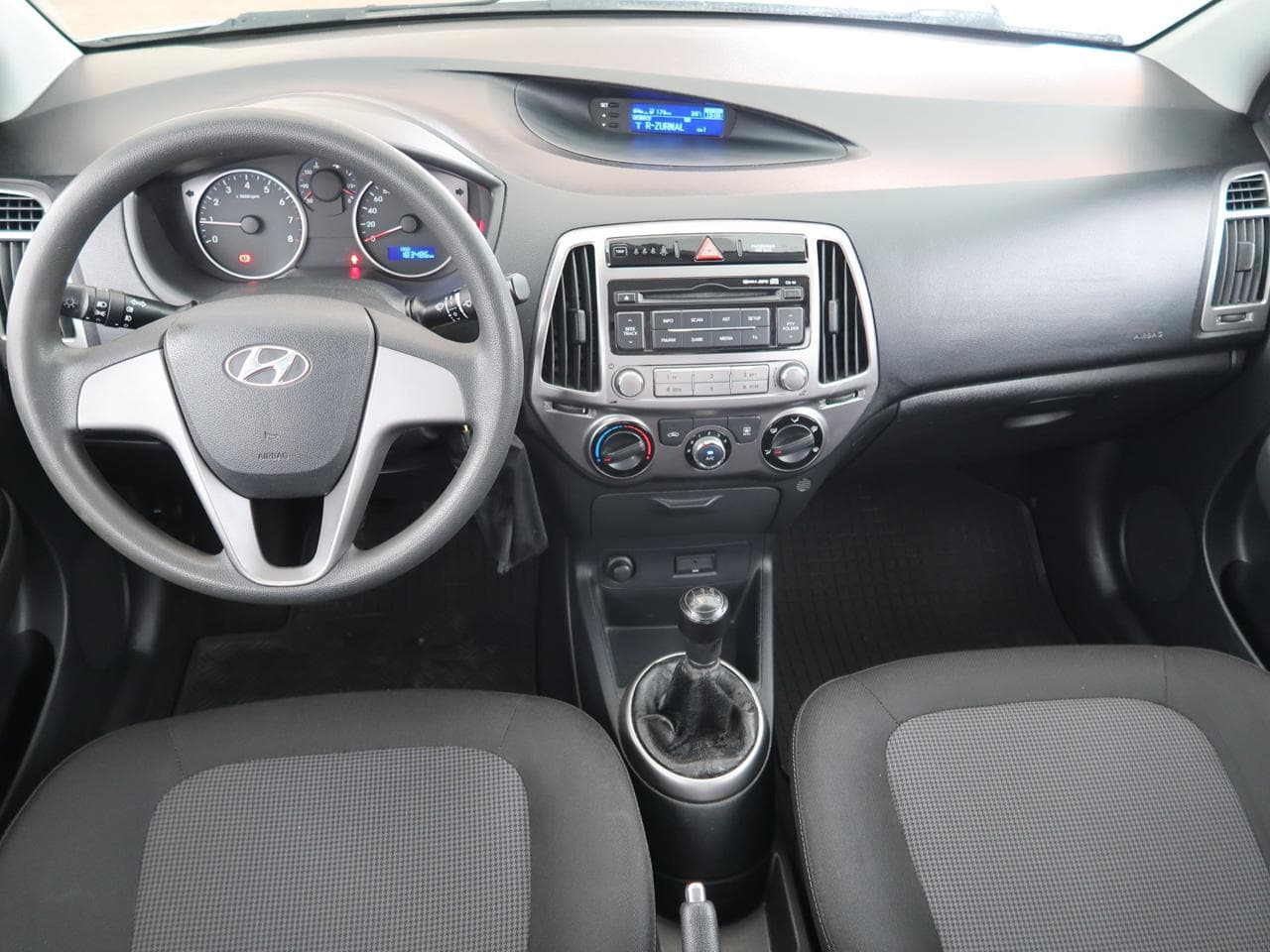 2013 Hyundai i20 - 19