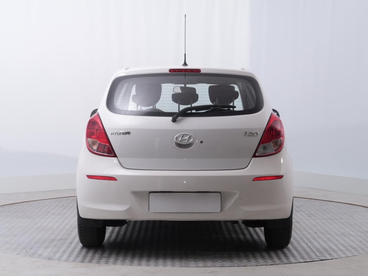 2013 Hyundai i20 - 11