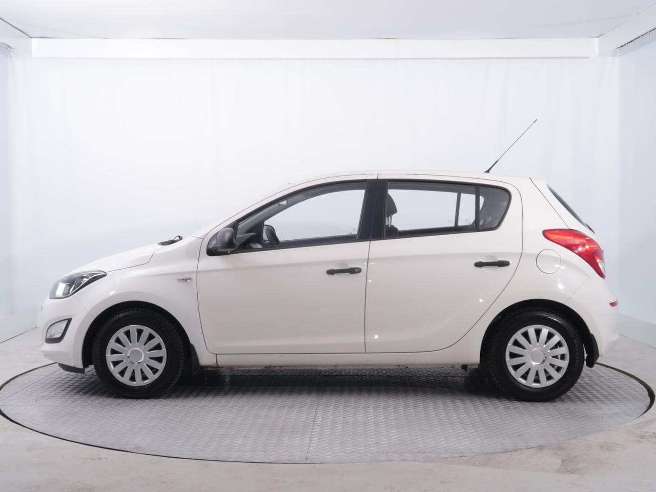 2013 Hyundai i20 - 7