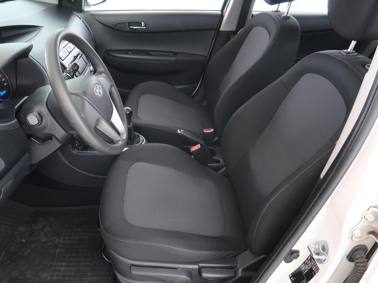 2013 Hyundai i20 - 31
