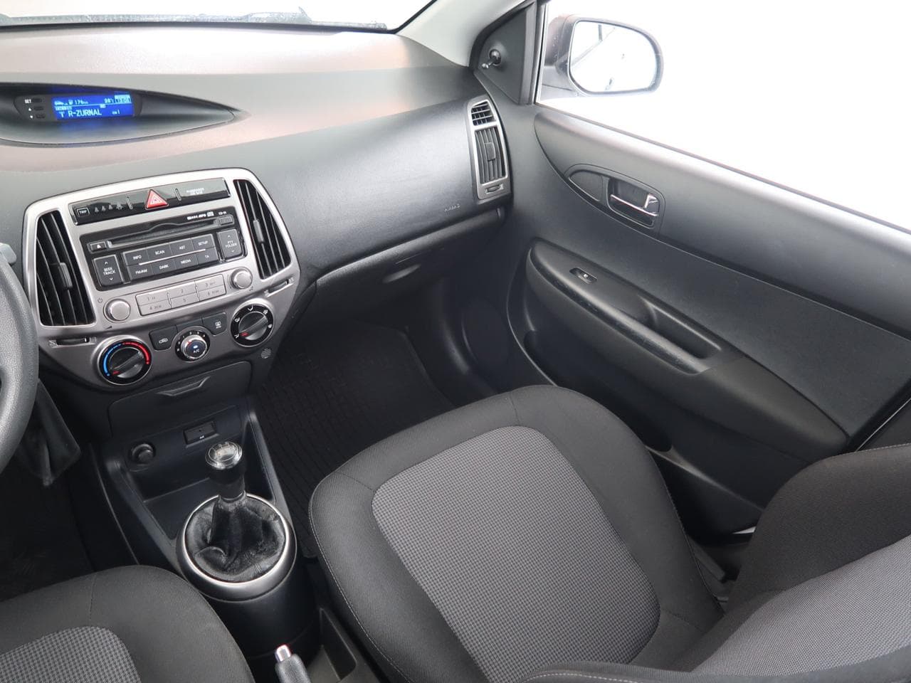 2013 Hyundai i20 - 21