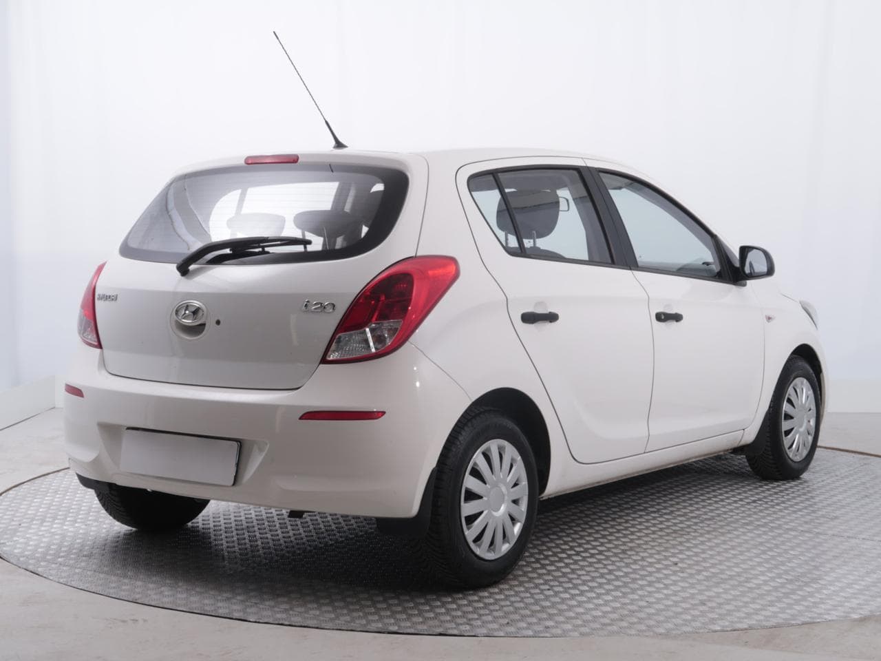 2013 Hyundai i20 - 13