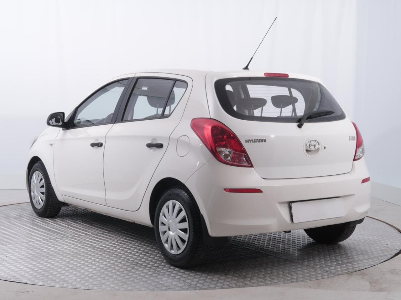 2013 Hyundai i20 - 9