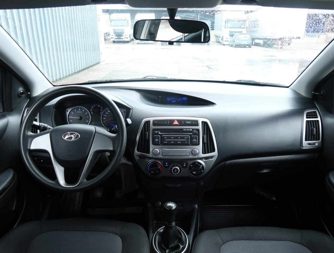 2013 Hyundai i20 - 10