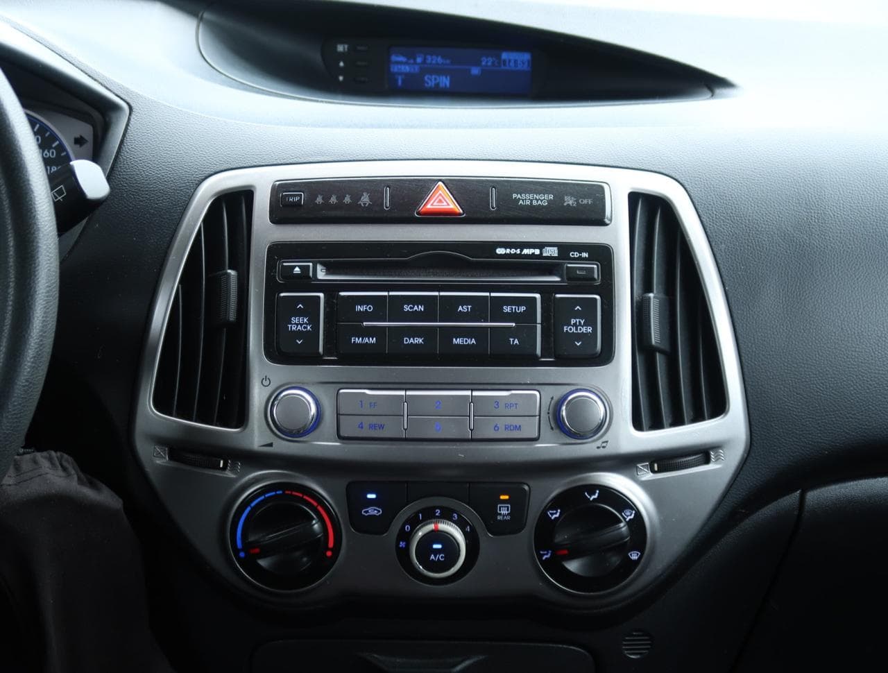 2013 Hyundai i20 - 18