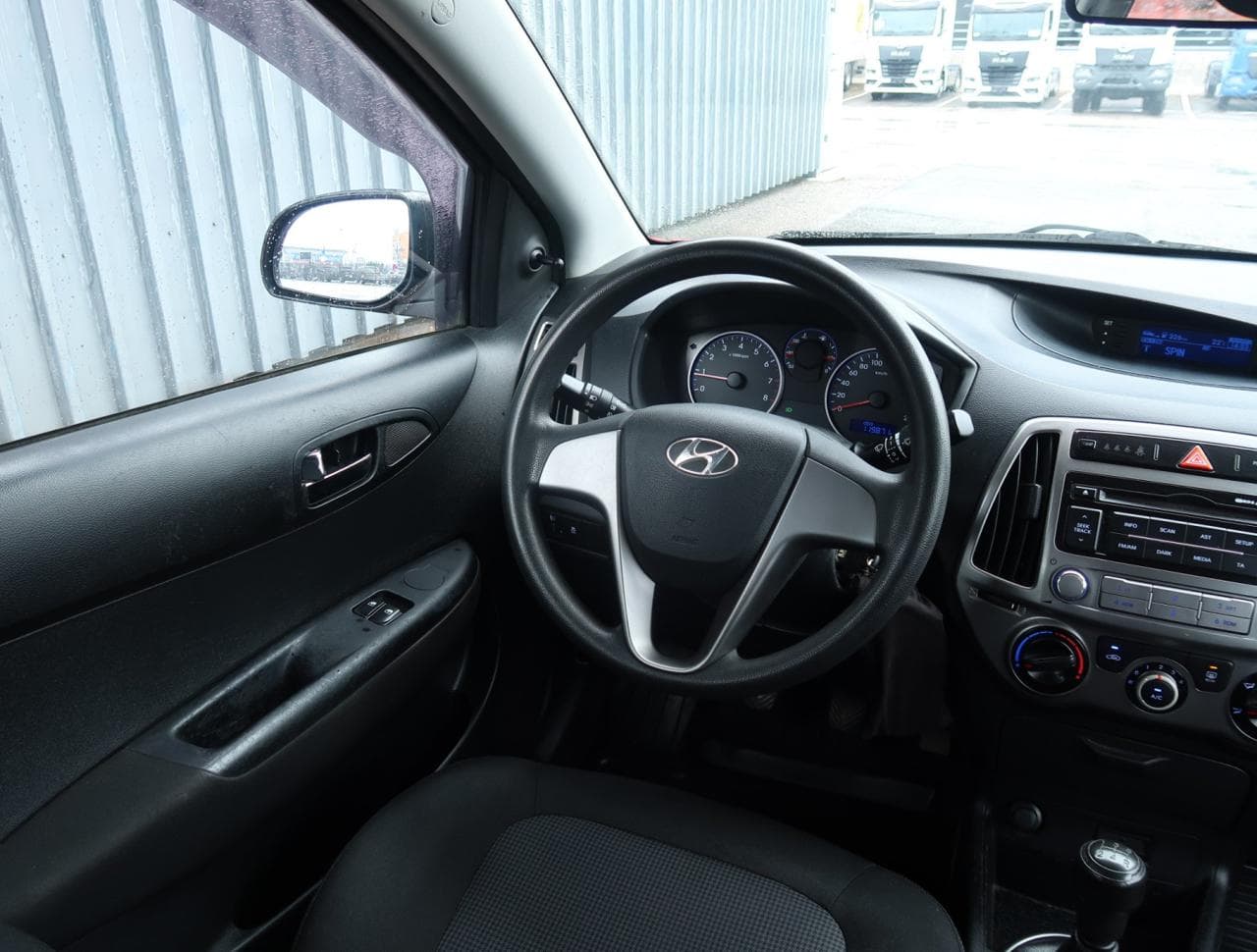 2013 Hyundai i20 - 9