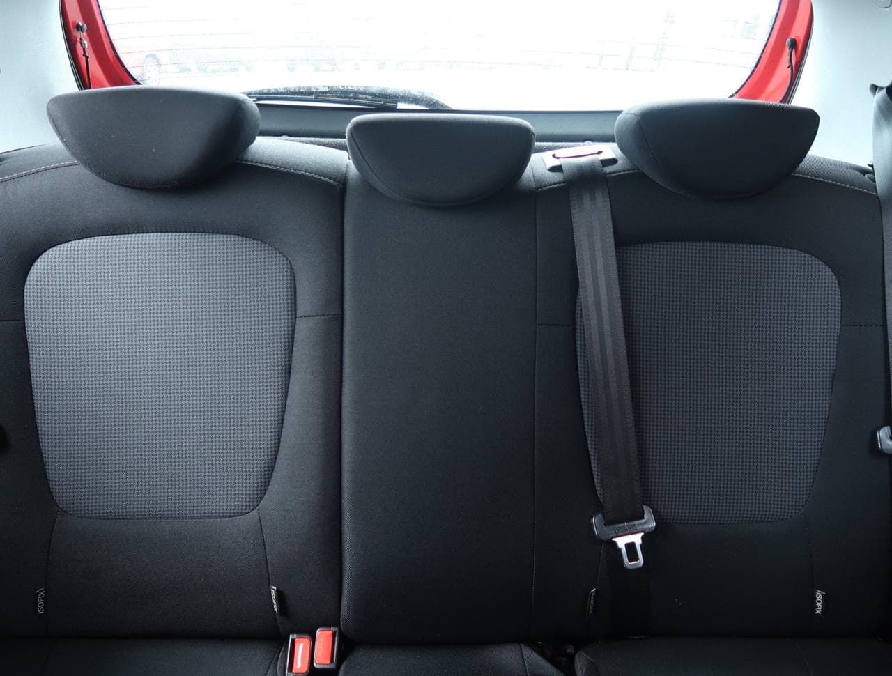 2013 Hyundai i20 - 14