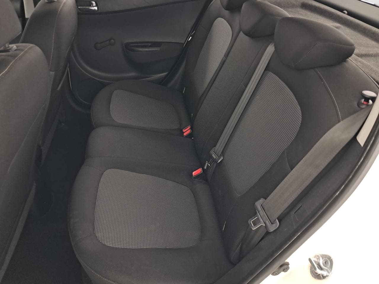 2013 Hyundai i20 - 15