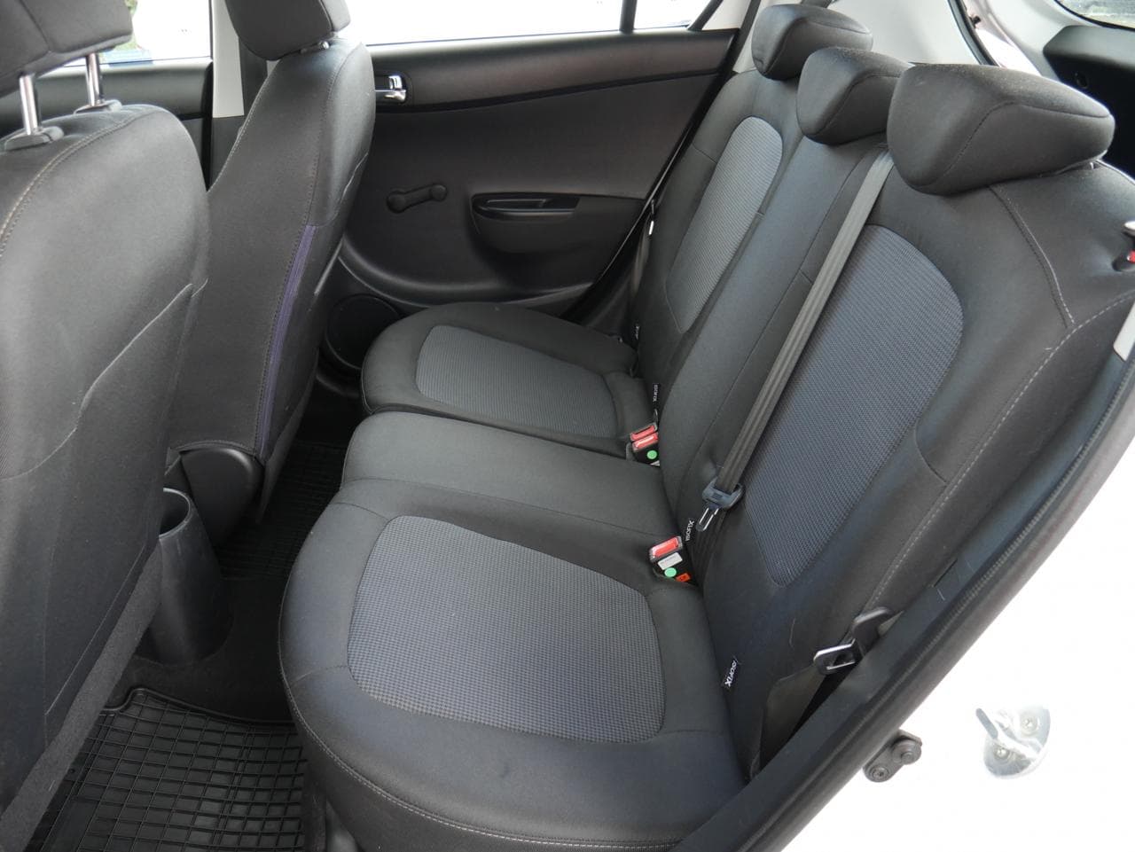 2013 Hyundai i20 - 10