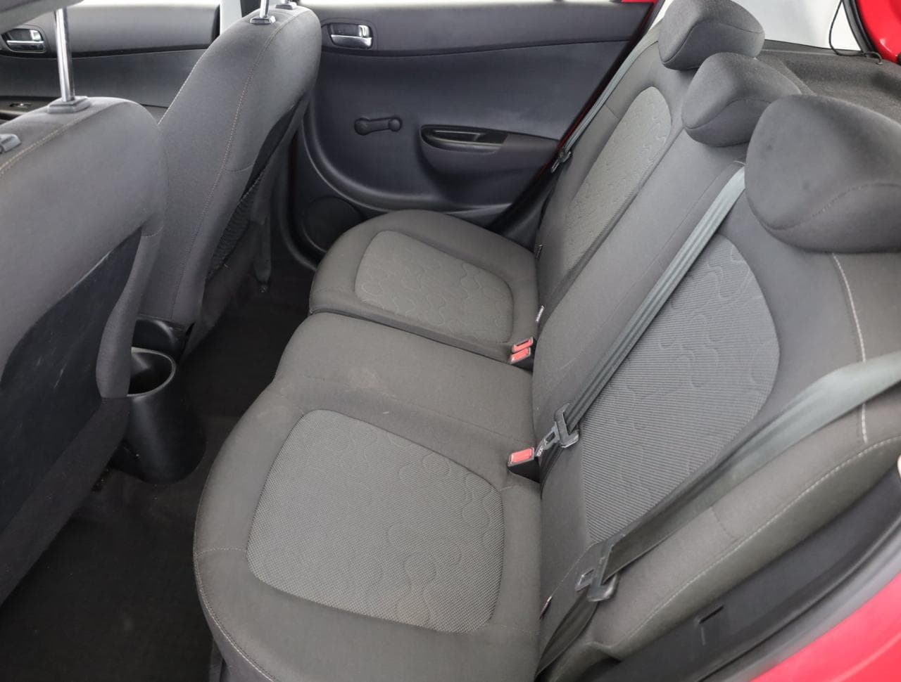 2010 Hyundai i20 - 12