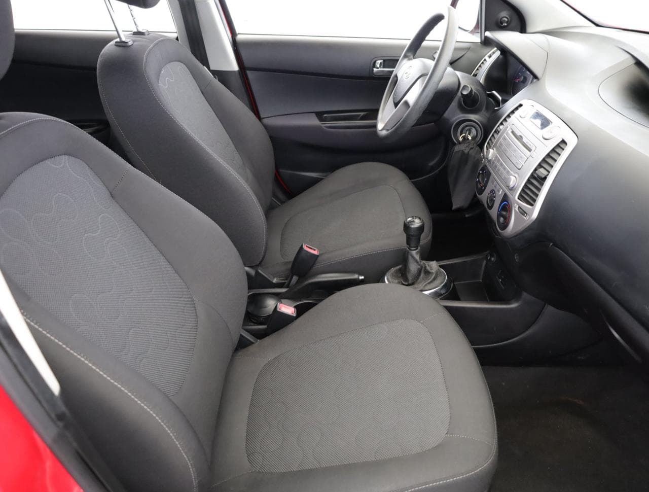 2010 Hyundai i20 - 10
