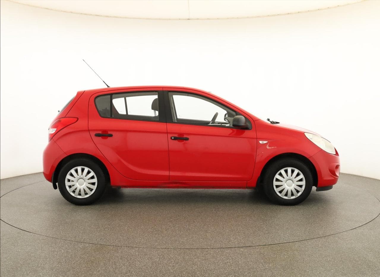 2010 Hyundai i20 - 8