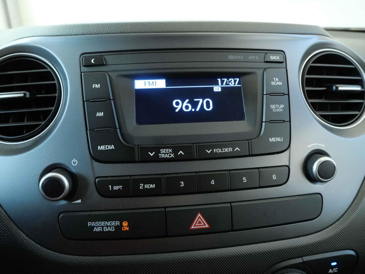 2018 Hyundai i10 - 17
