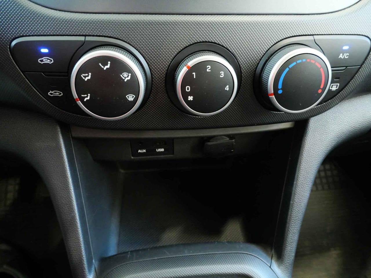 2018 Hyundai i10 - 18