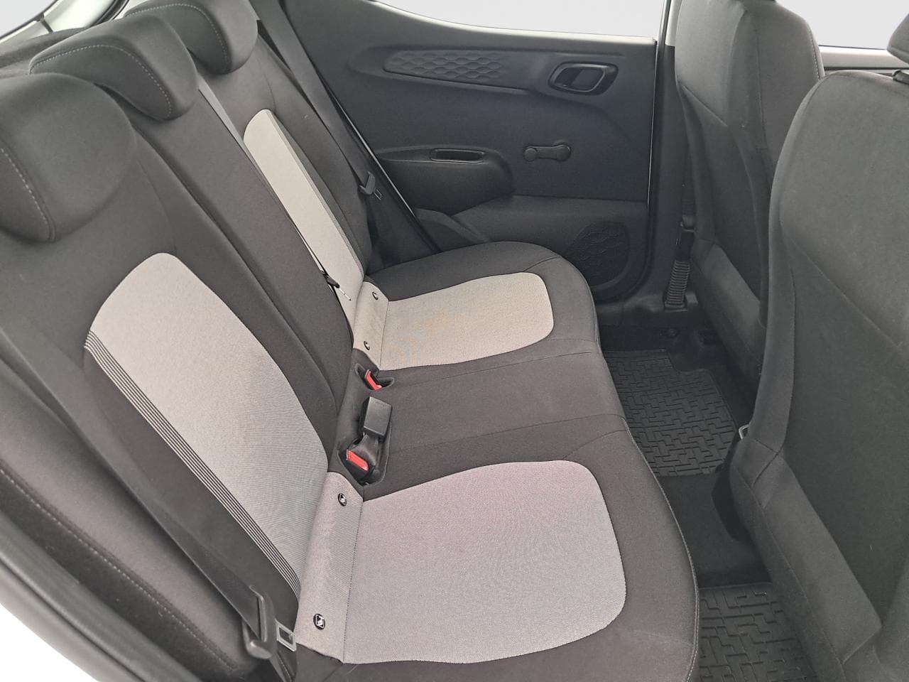 2021 Hyundai i10 - 13