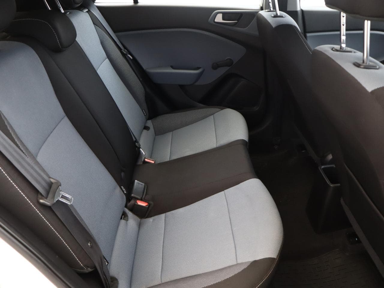 2017 Hyundai i20 - 11