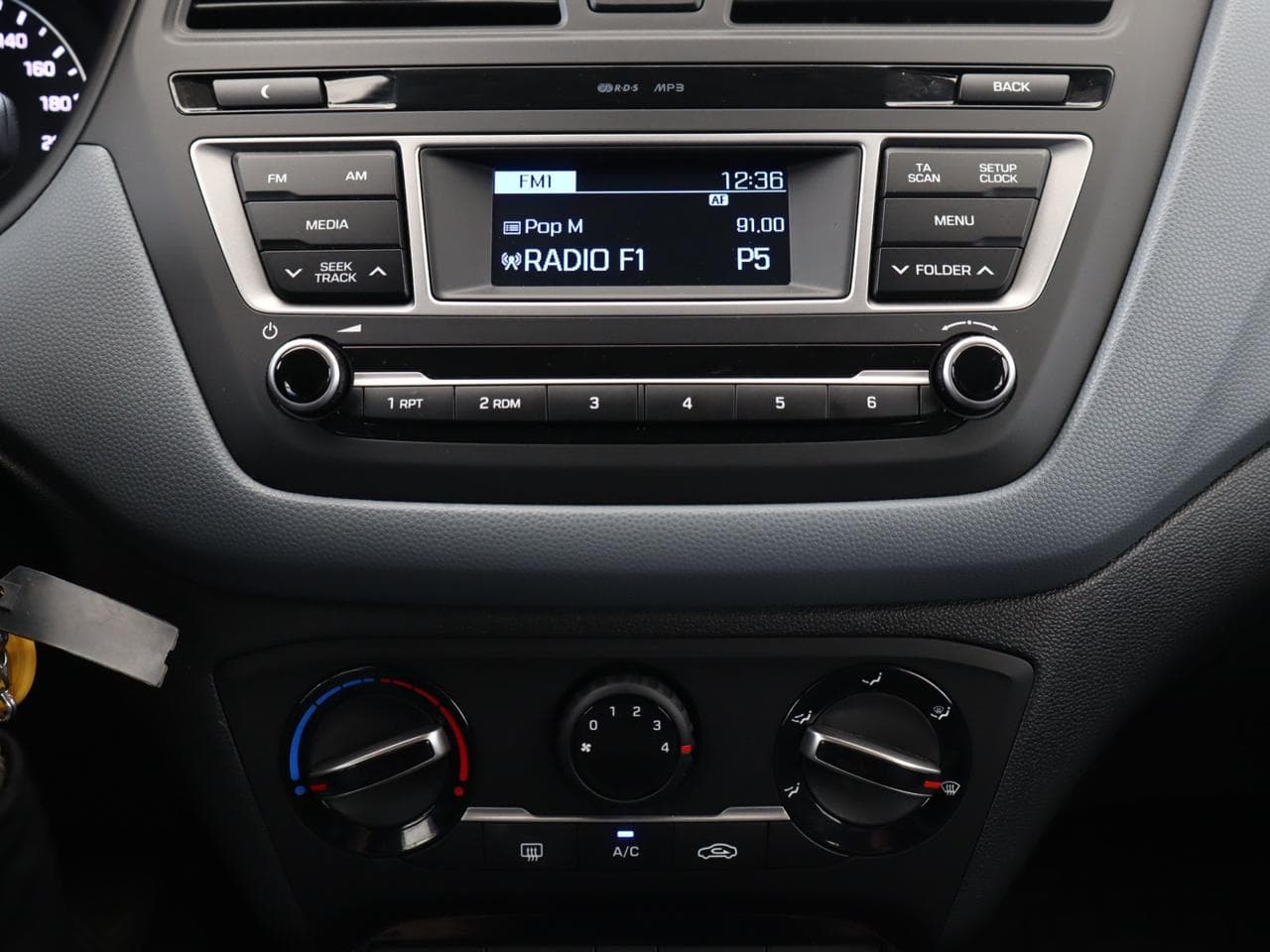 2017 Hyundai i20 - 16