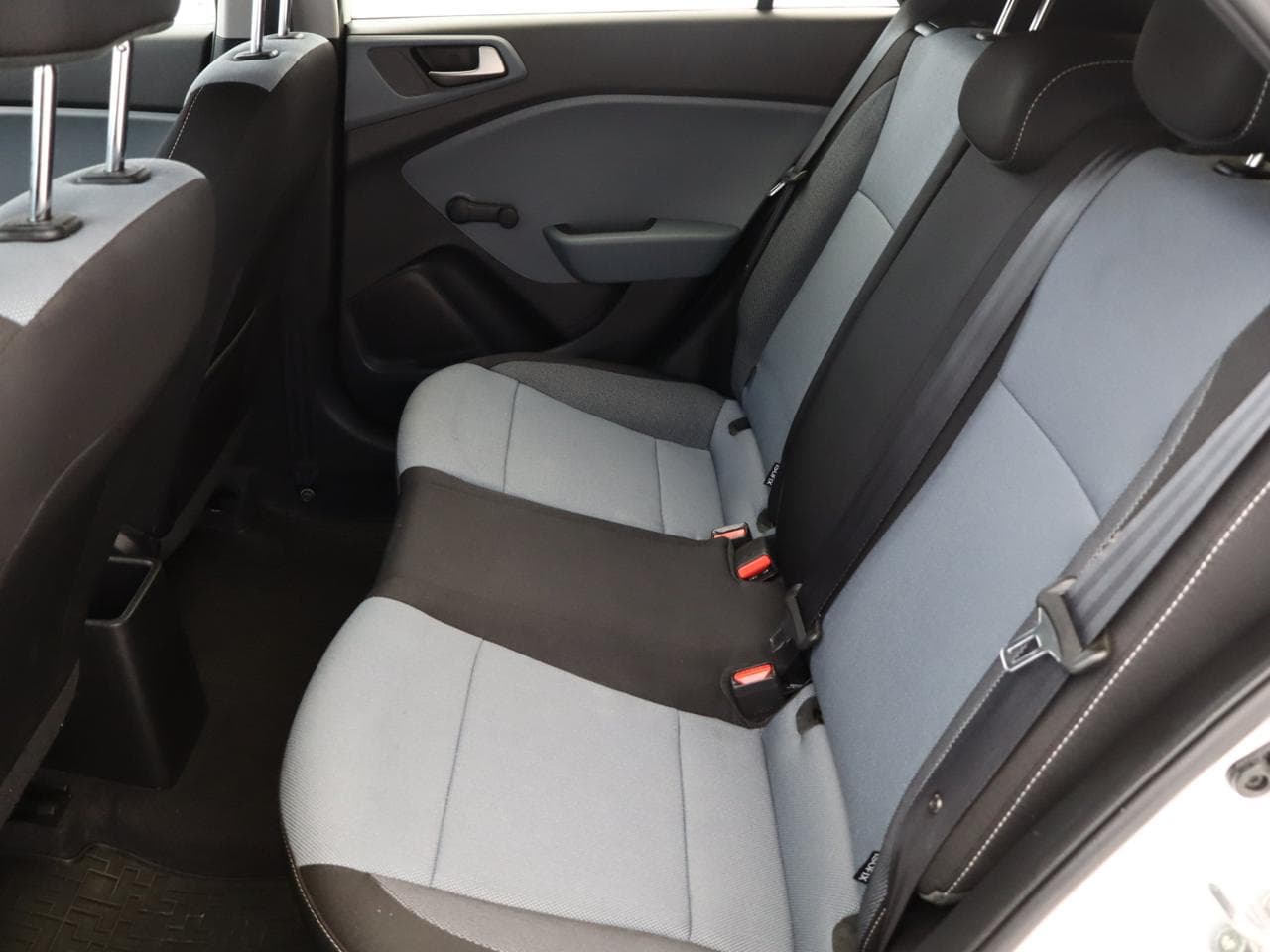 2017 Hyundai i20 - 13