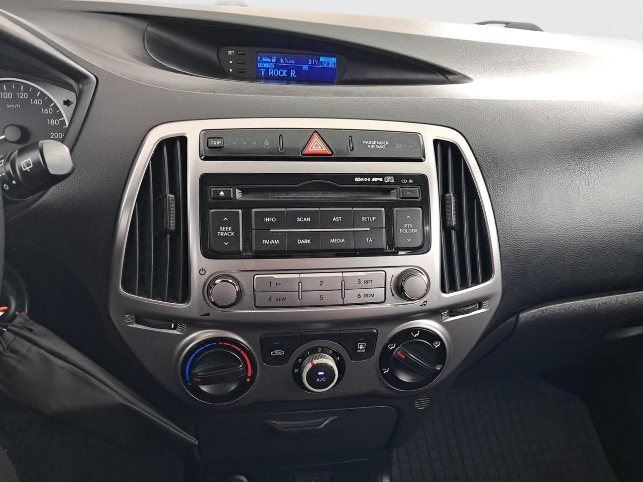 2014 Hyundai i20 - 18