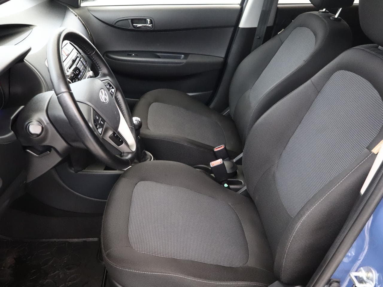 2014 Hyundai i20 - 13