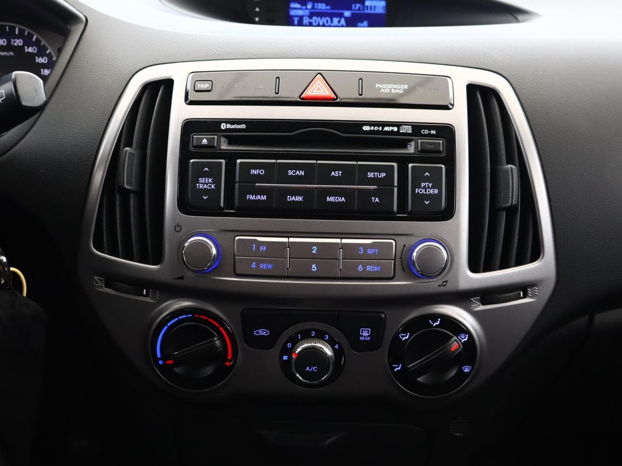 2014 Hyundai i20 - 15