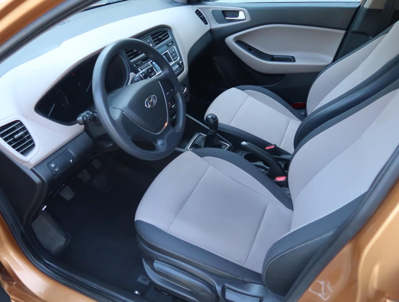 2015 Hyundai i20 - 16