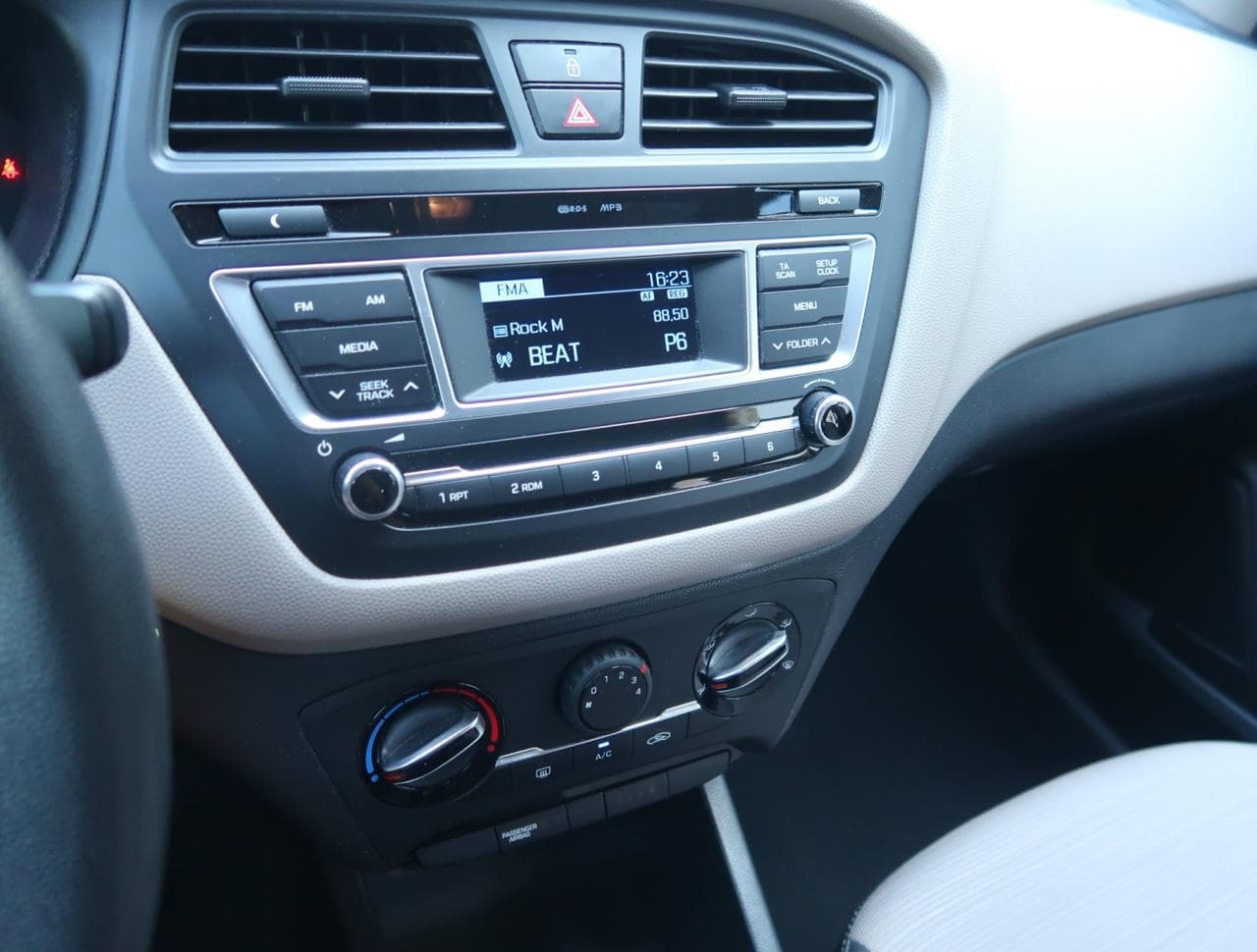 2015 Hyundai i20 - 18