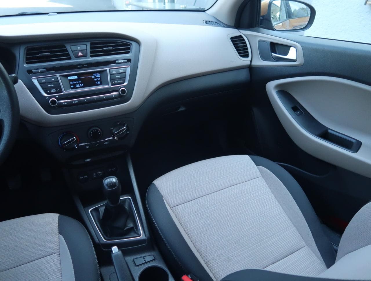 2015 Hyundai i20 - 11