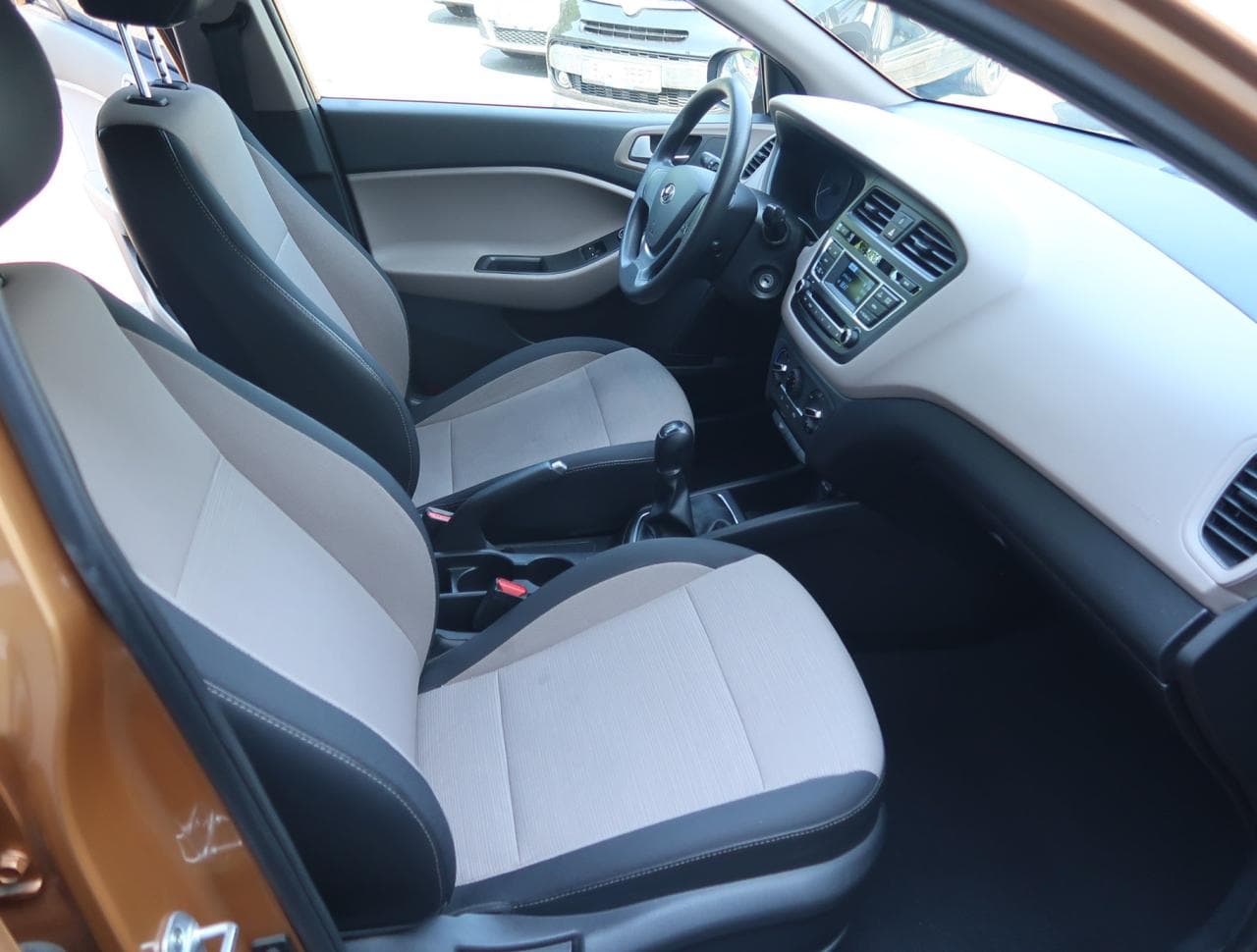 2015 Hyundai i20 - 12