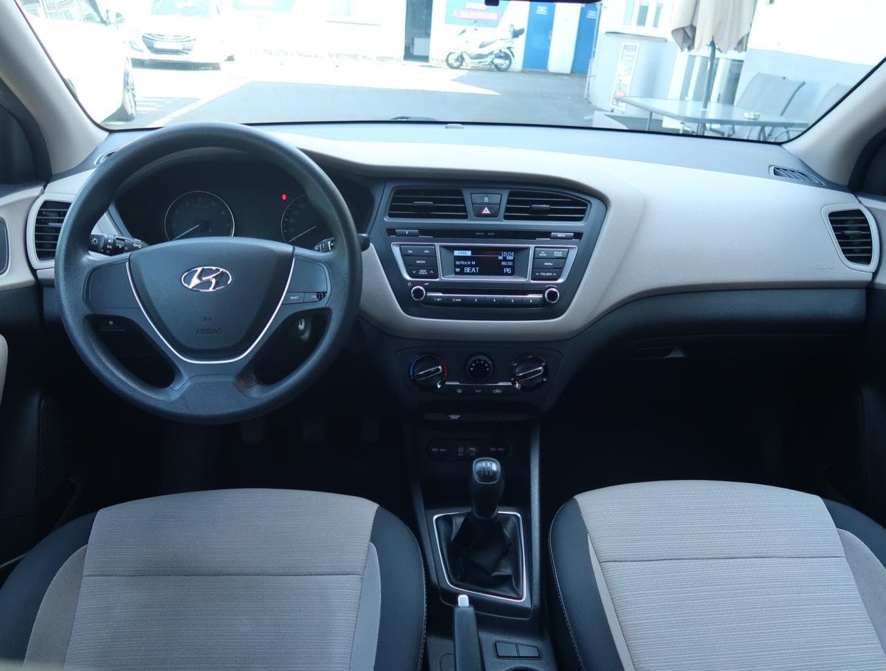 2015 Hyundai i20 - 10