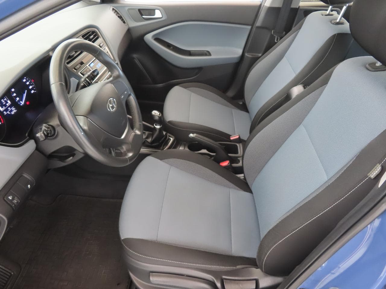 2017 Hyundai i20 - 16