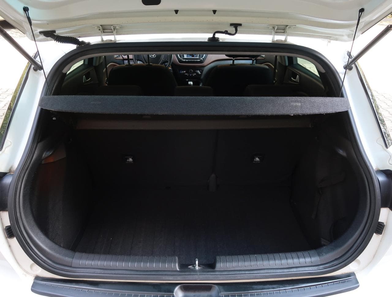 2016 Hyundai i20 - 19