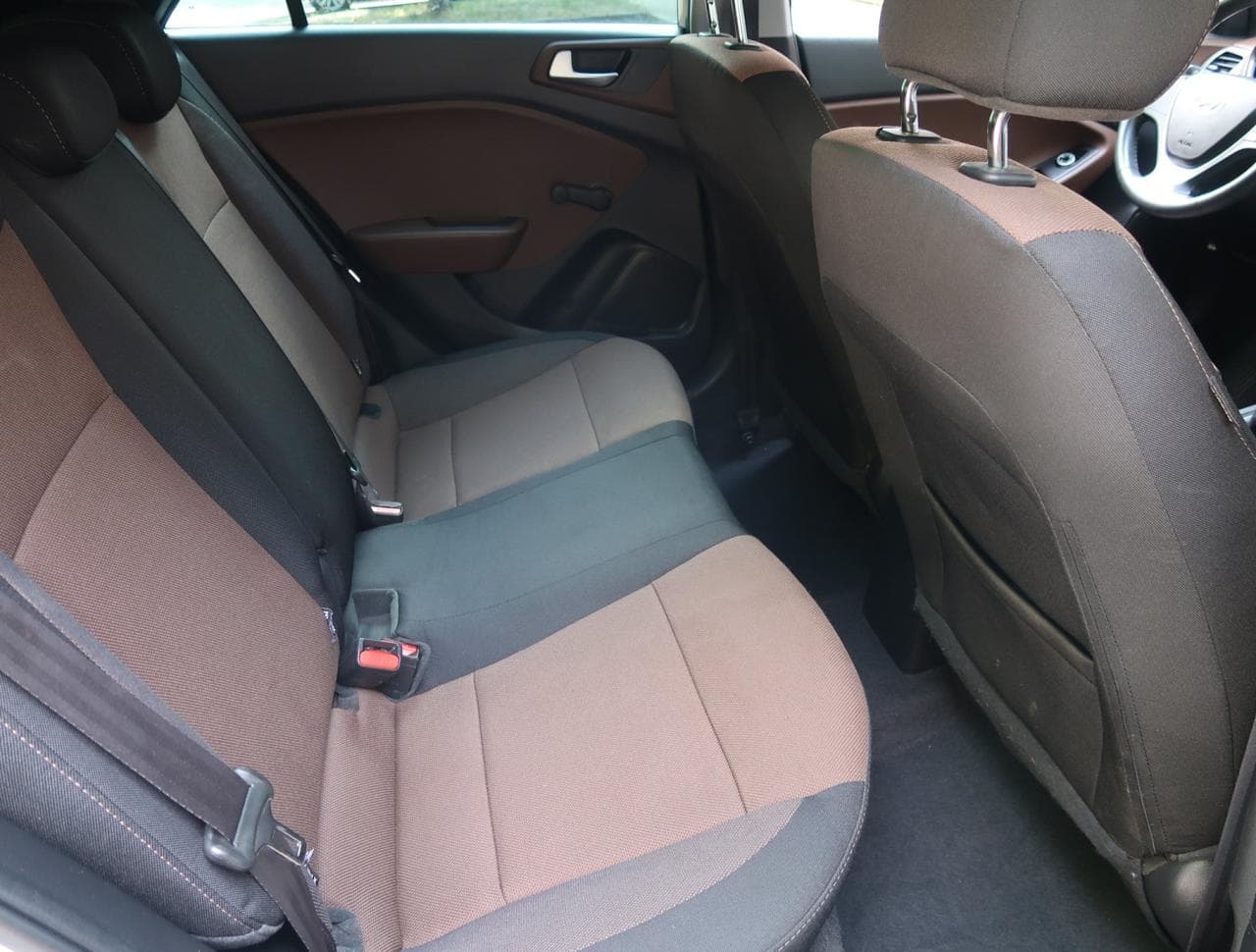 2016 Hyundai i20 - 13