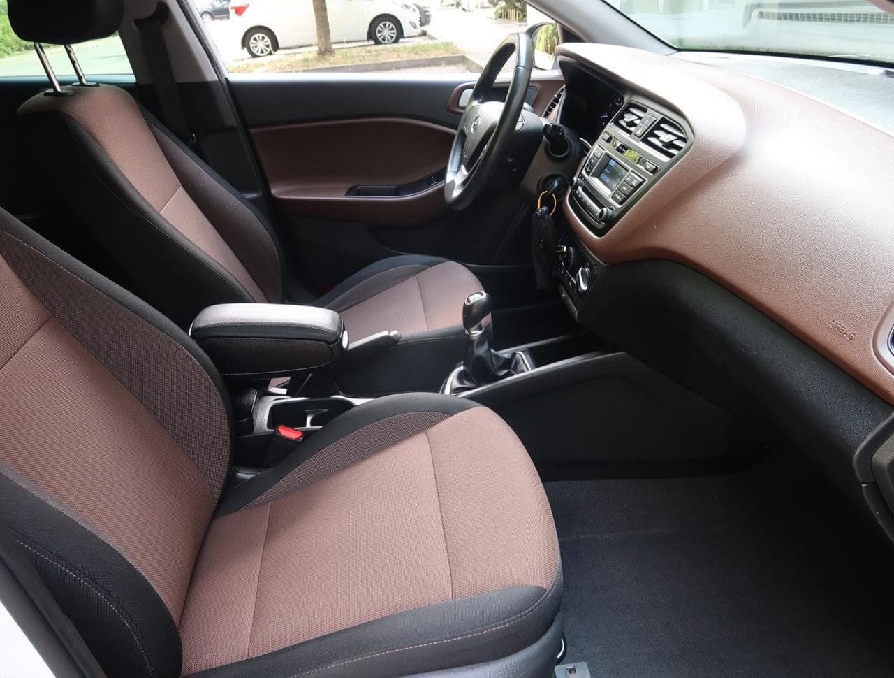 2016 Hyundai i20 - 12