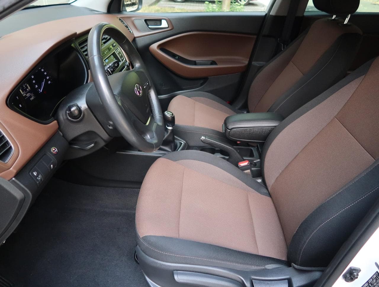 2016 Hyundai i20 - 16