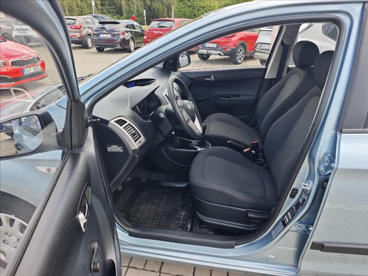 2010 Hyundai i20 - 10