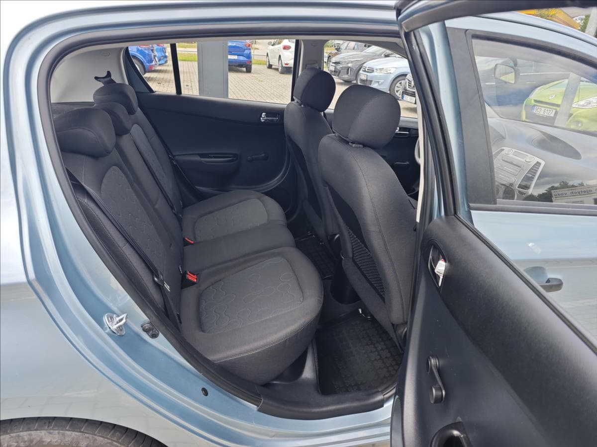2010 Hyundai i20 - 13