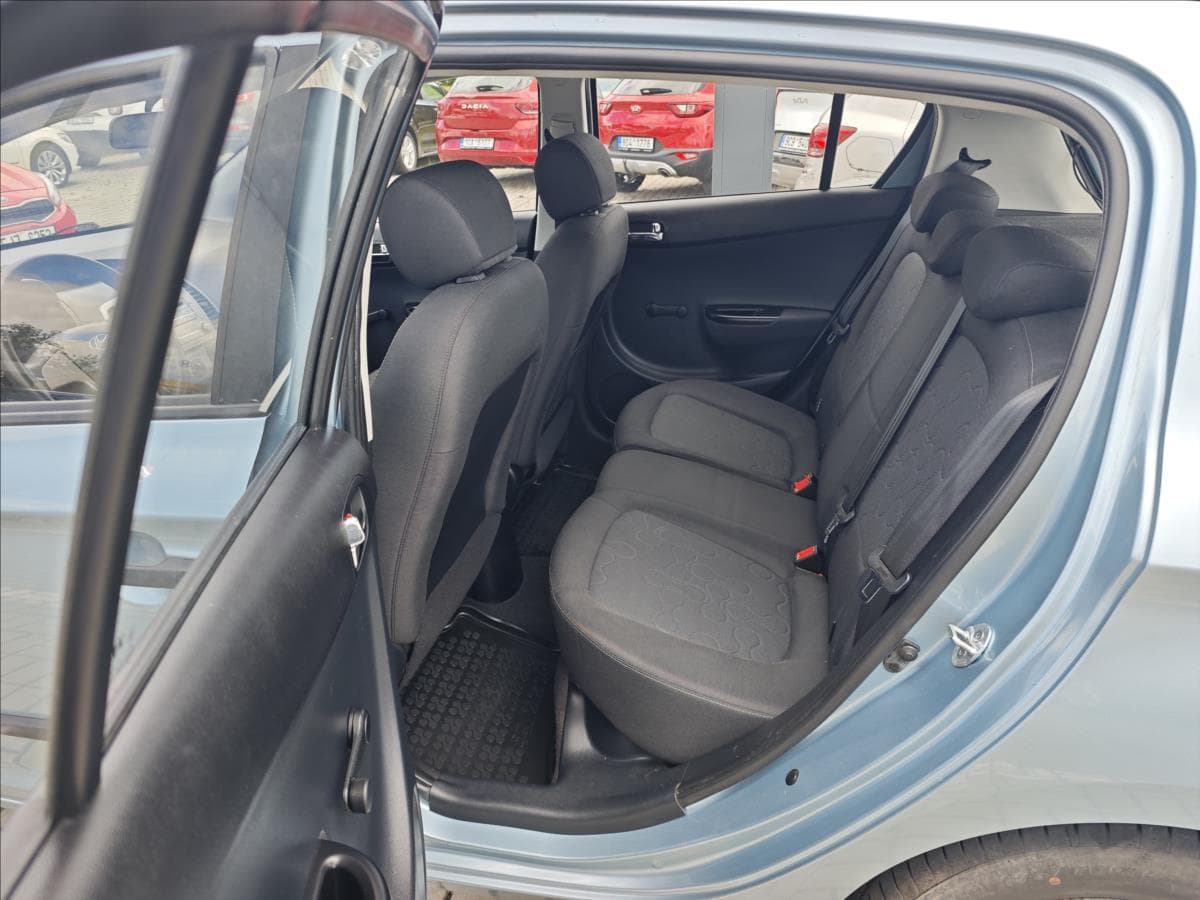 2010 Hyundai i20 - 11