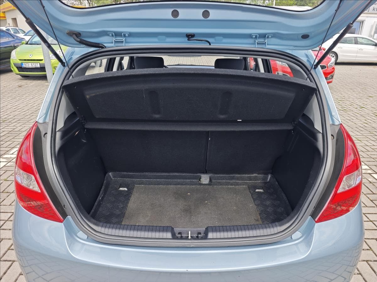2010 Hyundai i20 - 12
