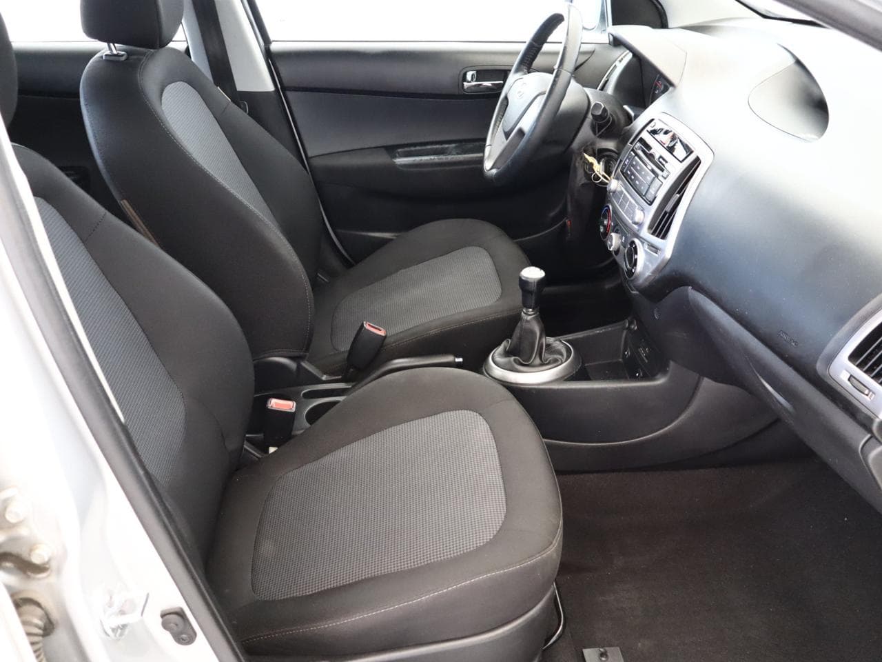 2012 Hyundai i20 - 10